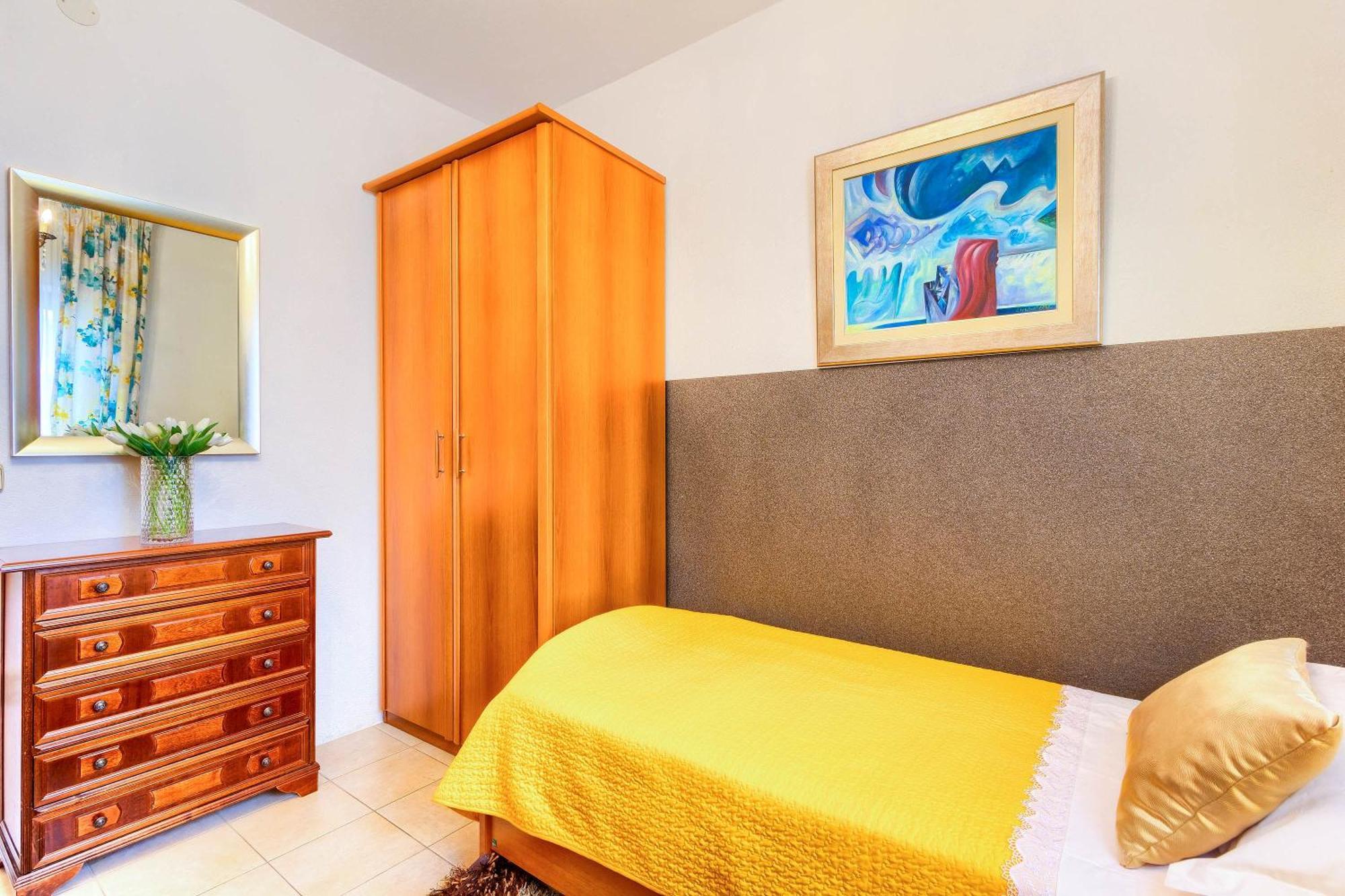Family Friendly Seaside Apartments Rogoznica - 2010 部屋 写真