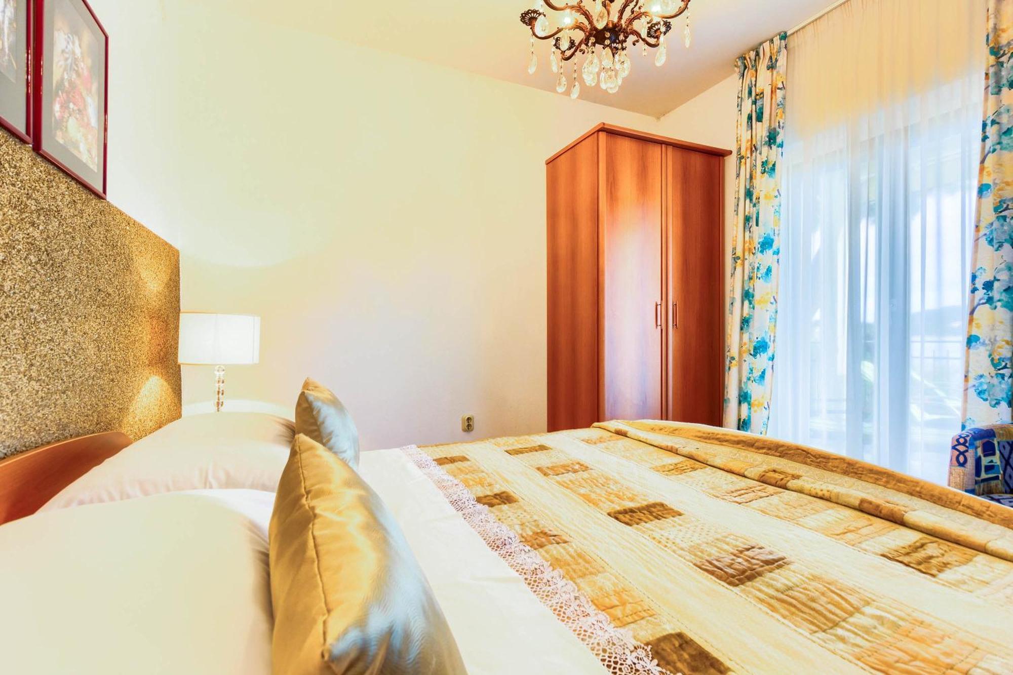 Family Friendly Seaside Apartments Rogoznica - 2010 部屋 写真