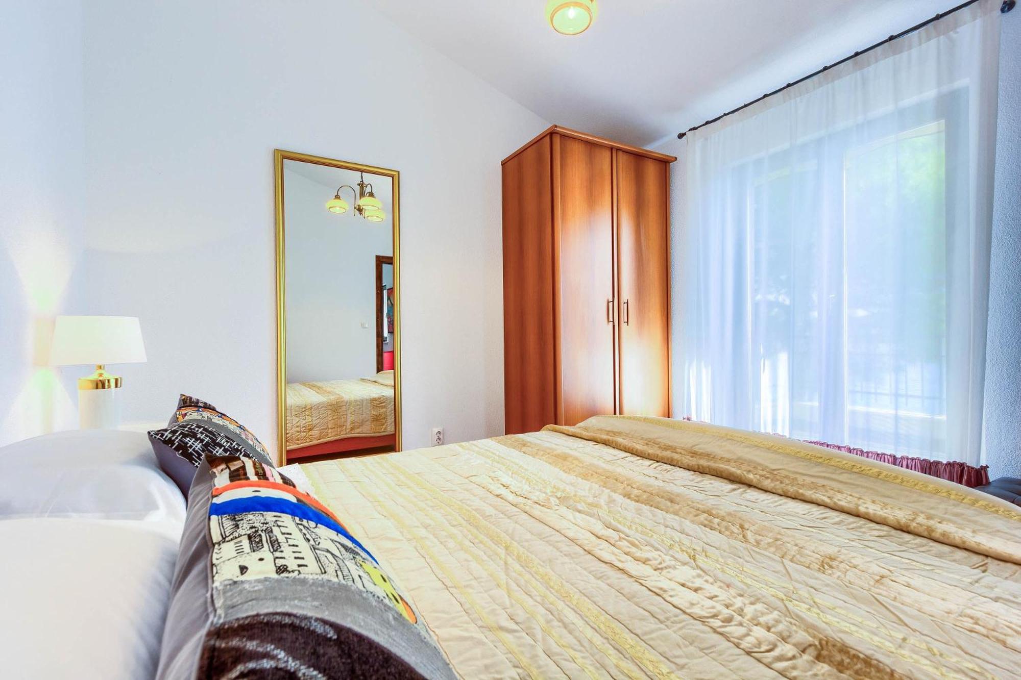 Family Friendly Seaside Apartments Rogoznica - 2010 部屋 写真